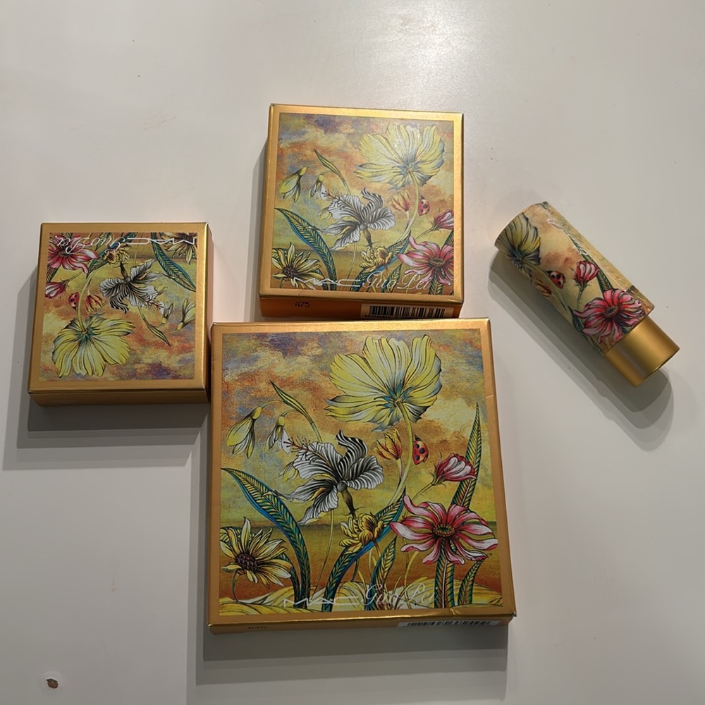 Mac x Guo Pei
Beautiful packaging